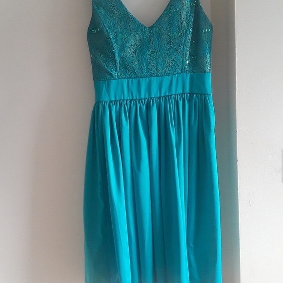 A beautiful Turquoise green dress, goes just below the knee. - Picture 2 of 3